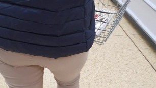 Step mom slip hand into step son pants in supermarket