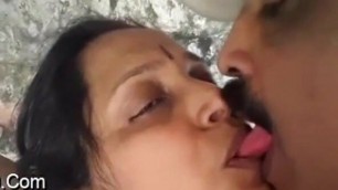 Mallu Aunty Kissing