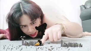 Giantess Woman vs Small City